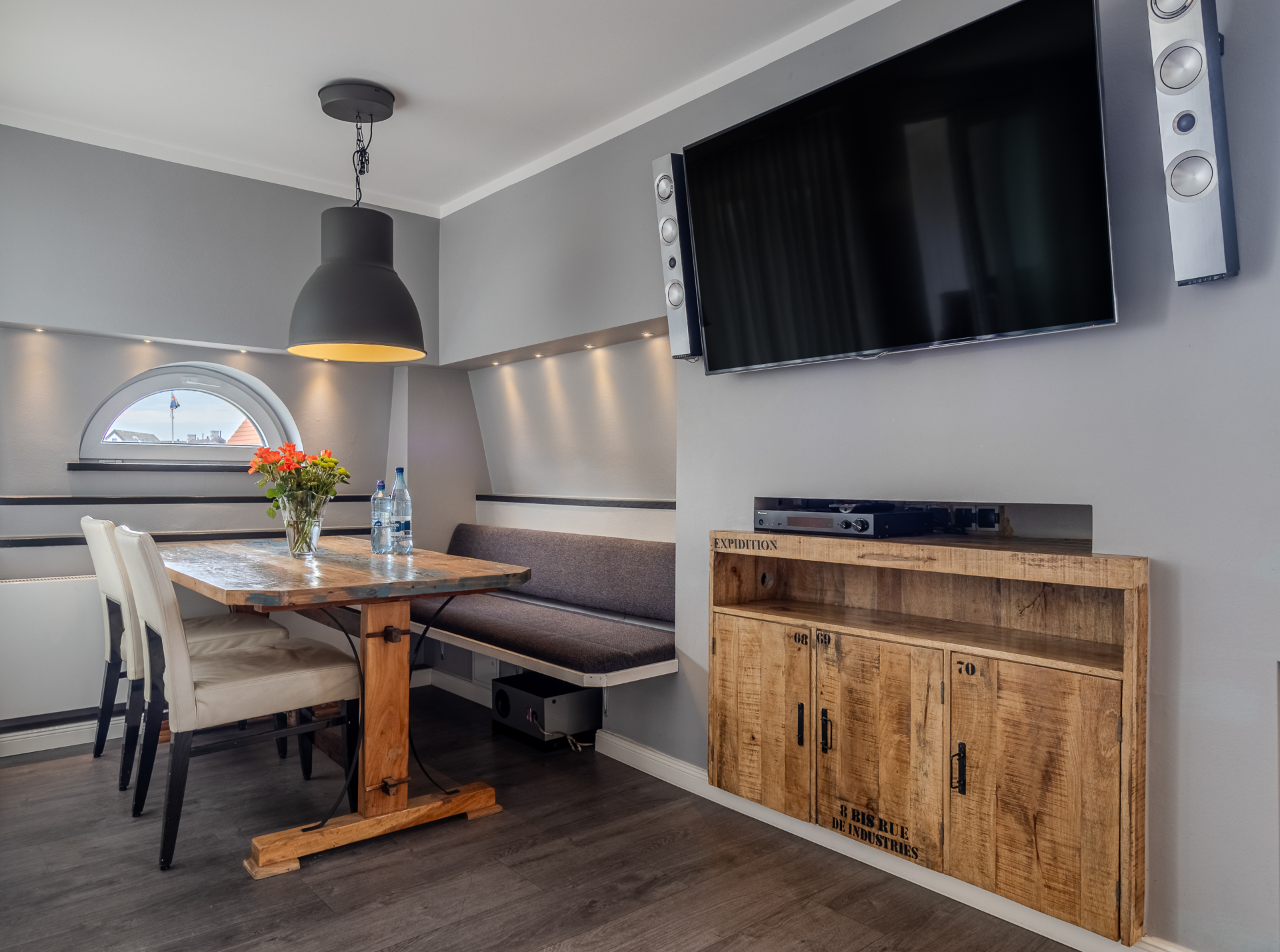 Appartment 44