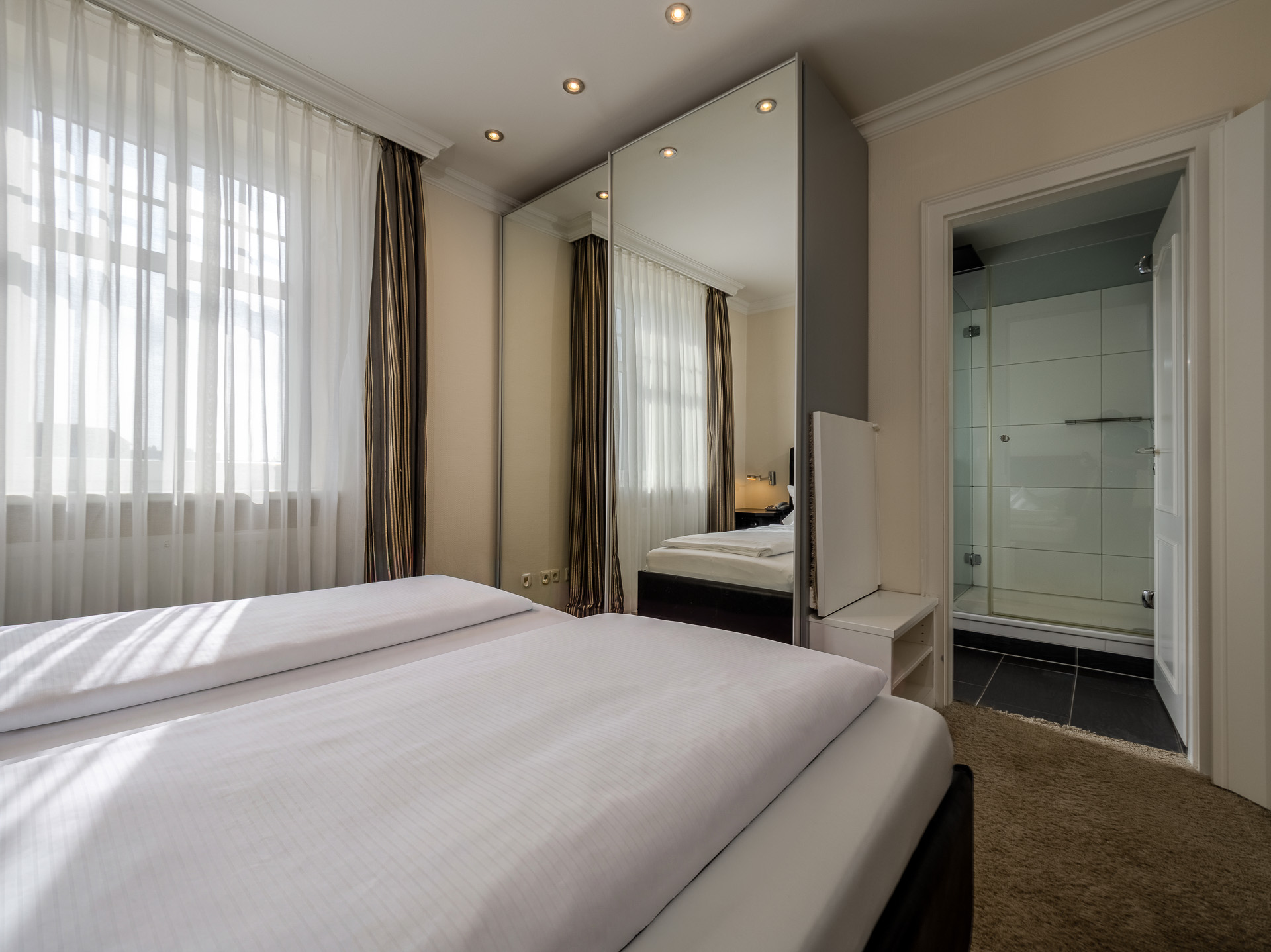 Suite NO.23-3 Appartment 44